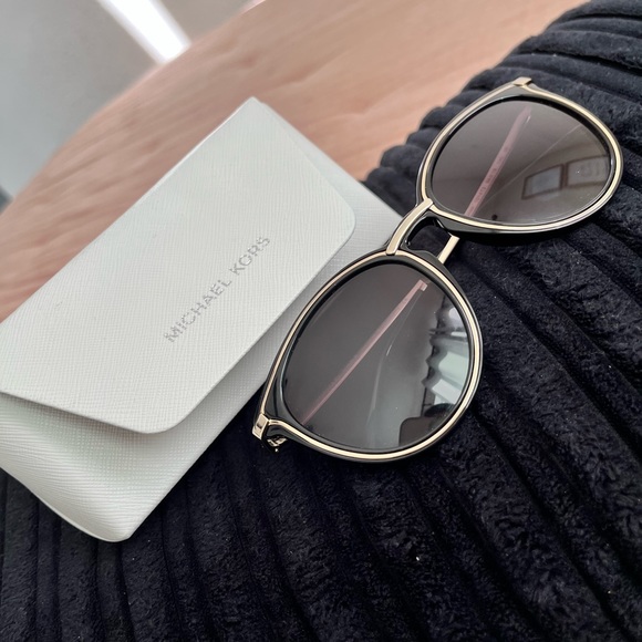 Michael Kors Sunglasses. - Picture 2 of 8